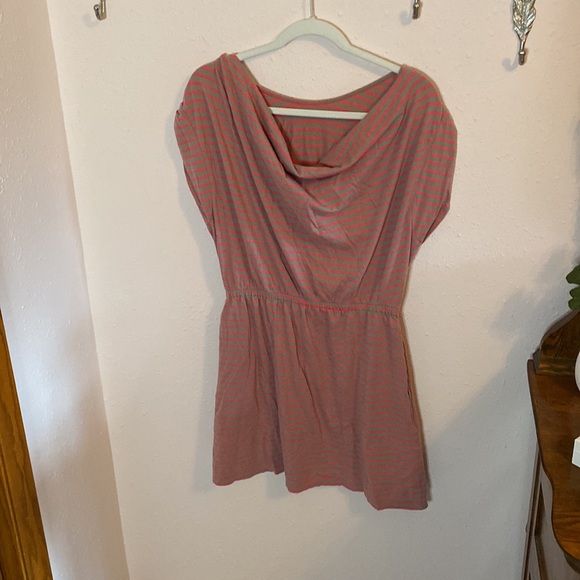 ❤️ 3/$20 Pink and gray striped cowl back mini dress pockets - Picture 3 of 5